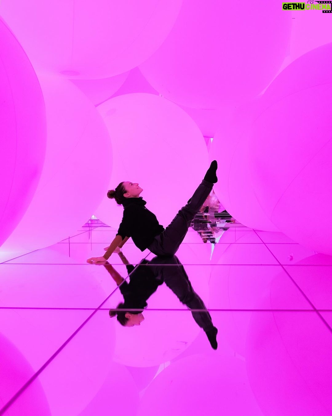 Marimar Vega Instagram - El mundo y sus colores ✨ de que color ves el tuyo ? teamLab Planets TOKYO / チームラボプラネッツ