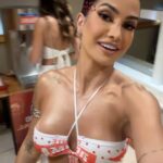 Marina Ferrari Instagram - Segundo dia de @camarotebrahmasalvador @brahmacerveja valorizem que deu trabalho colar esses brilhos 😂🫶🏽 Salvador, Bahia, Brazil