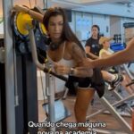 Marina Ferrari Instagram - Pior q nem é meme, achava q era de glúteos kkkkkk quem é você na academia? A q faz do jeito que quer, a que julga ou a q vai corrigir? 👀😂