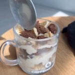 Marina Ferrari Instagram - Dica de lanche doce gostoso para ninguém sair do foco no FDS! Hahaah Ingredientes: 1 ovo, 1 banana, 1 colher de aveia, 1 colher de cacau, fermento,canela, mel, iogurt, doces sem açúcar e whey!! APROVEITEM A PROMO DE NATAL EVO 60% nos suplementos, CUPOM: marinaevo (link nos stories)