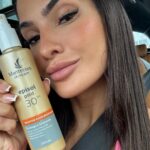 Marina Ferrari Instagram - Manhā de domingo com muito sol como amo, mas acompanhado do meu queridinho para proteçāo nesse calor!☀️ O Episol Gold da @mantecorpskincare protege e bronzeia sua pele, trazendo um bronzeado intenso e duradouro, com efeito iluminador, além de potencializar e prolongar o bronzeado natural da pele. No site vocês encontram essa novidade e tem 20% off com meu CUPOM: MARINA20 (um ponto importante é que o cupom não é acumulativo) ✨ |publi