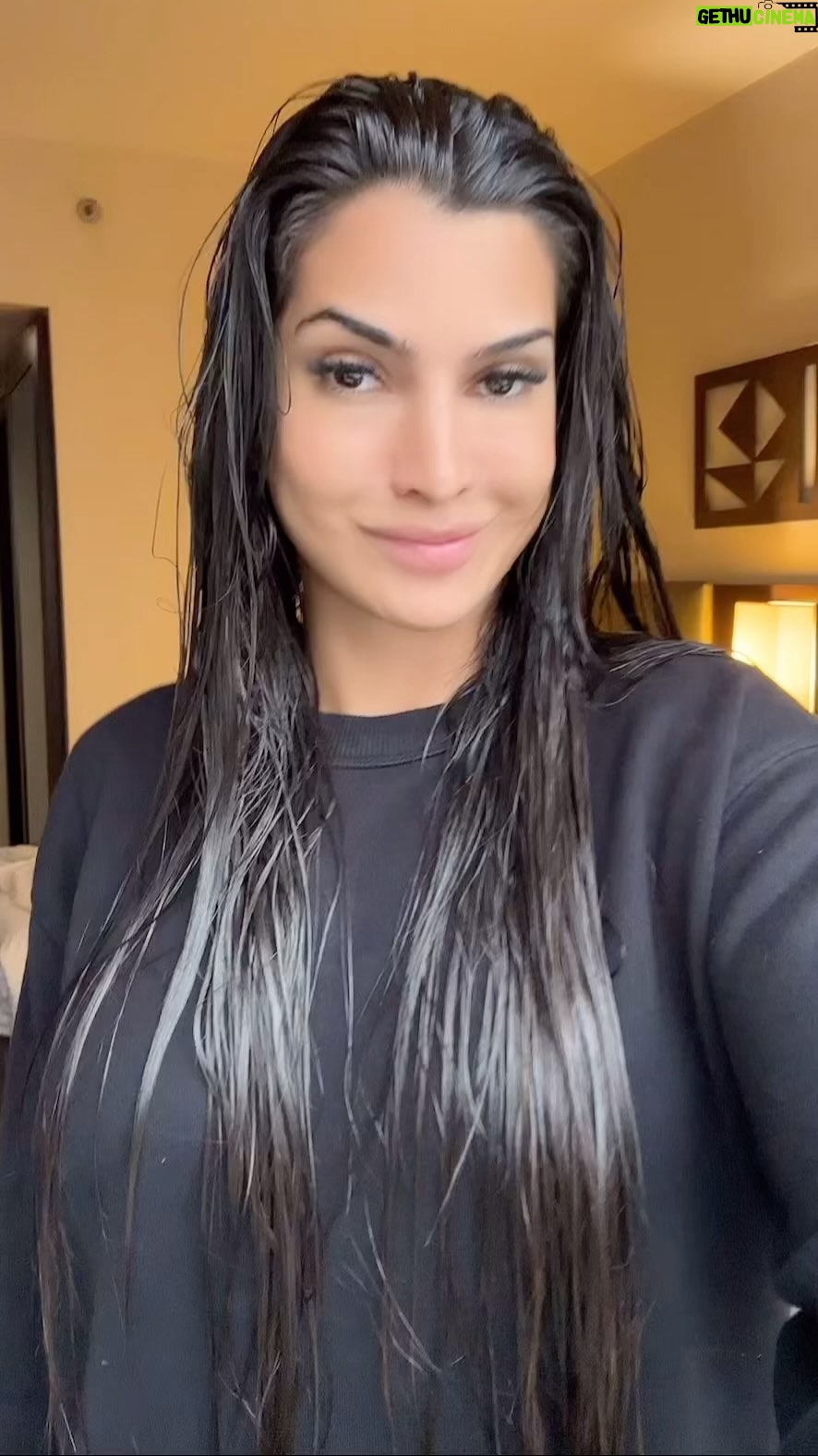 Marina Ferrari Instagram - Me arrumando para um lançamento que vou soltar agora nos stories ❣️👀 SP 👀❣️