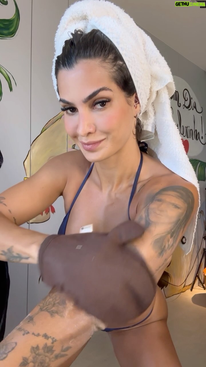 Marina Ferrari Instagram - O bronze que eu amo!!! 🤩 Aproveitem a Best Friday da @bestbronze que está com muitos kits e promoções imperdíveis. Usando o meu cupom: MARINA10 vocês garantem até 50% off + frete grátis. Vocês não vão ficar de fora, né??! *Consulte o regulamento no site www.bestbronze.com.br #Publi