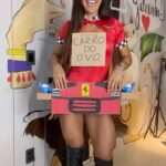 Marina Ferrari Instagram - ASSISTAM ATÉ O FINAL! KKKKK Quem aí quer comprar um ovo nessa Ferrari? 😂💕 (vou deixar o link da promo do Gummy nos stories)
