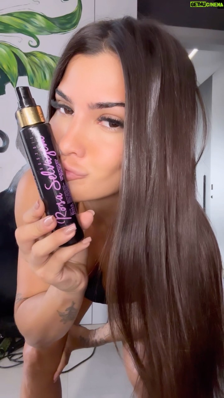 Marina Ferrari Instagram - Minha rotina é bastante intensa: crossfit, trabalho, comprinhas no mercado, vida ativa! Mas com o Kit Rosa Selvagem + Rosa Candy, eu consegui otimizar meu tempo de cuidados. Além dos cuidados íntimos, cuidados com o corpo, no geral. 🌸💪 E agora que a Rosa Selvagem está em Black Friday, com MUITAS promoções, é o momento perfeito para repor meus produtos queridos! @rosaselvagem Não espere mais, aproveite os descontos da Black para incluir esses produtos na sua rotina também. Usando o cupom “MARINA20” você tem 20% de DESCONTO. VINTE, GENTE! + FRETE GRÁTIS para todo o Brasil!