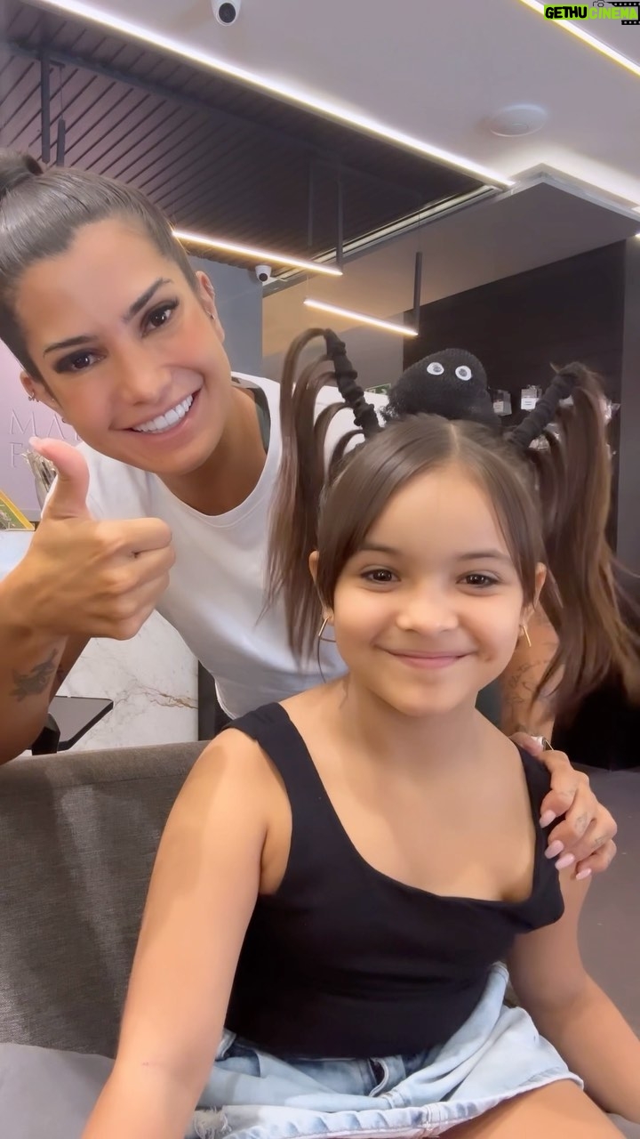 Marina Ferrari Instagram - FELIZ DIA DAS CRIANÇAS com improviso de penteado maluco nas minhas priminhas 🎃💕