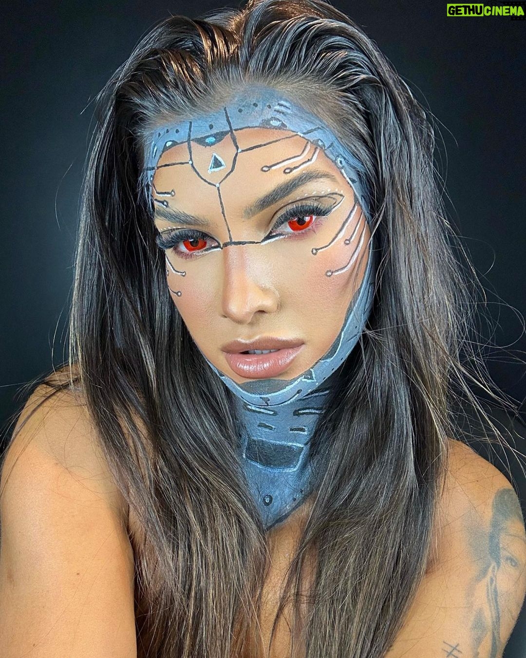 Marina Ferrari Instagram - Deixando fotinhas registradas das inspirações Halloween 2023 até agora! Quais personagens vcs querem para semana final? E qual foi a preferida?👇🏽😍 comenta aqui