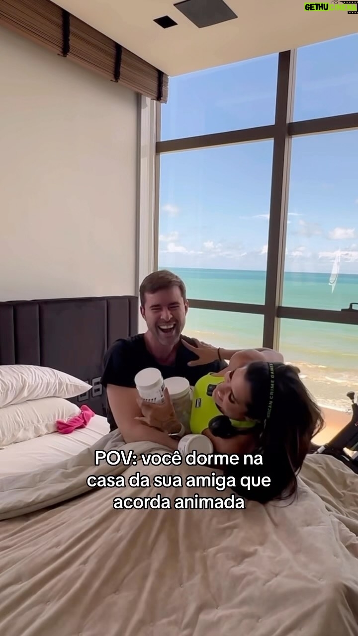 Marina Ferrari Instagram - Conhece alguém assim acordando? Vc seria a Mari ou o dau? Kkkkkk CUPOM nos suplementos @evolutionnutritionlab MARINAEVO 🫶🏽