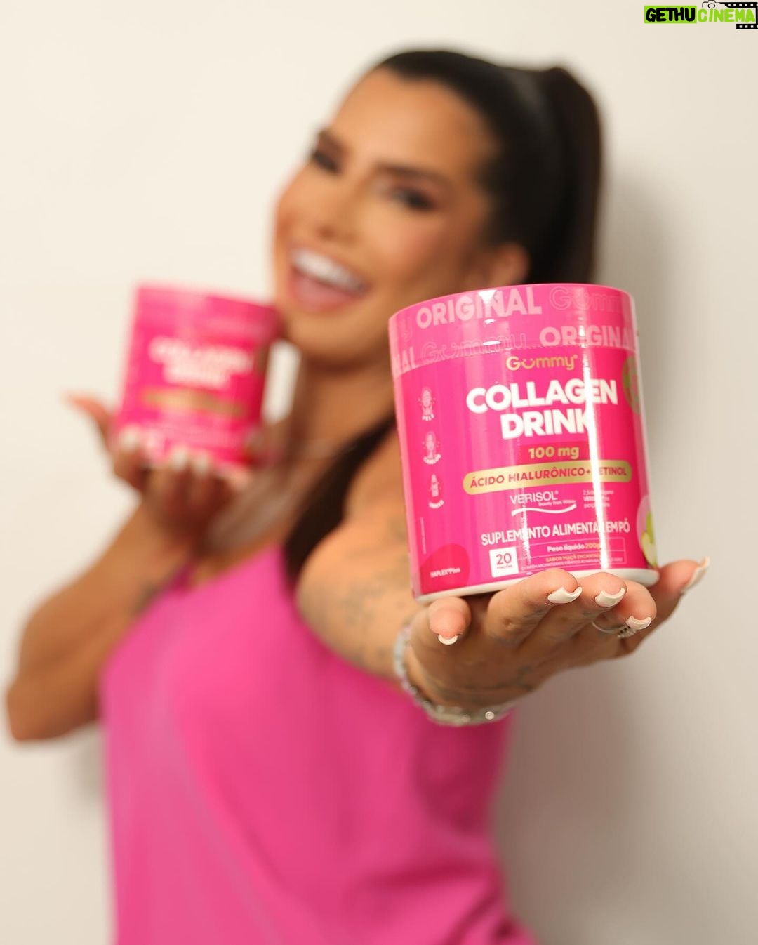 Marina Ferrari Instagram - Descubra a revolução da beleza com o lançamento da Gummy: Collagen Drink! 🌟 Com 2,5g de colágeno Verisol e 100mg de ácido hialurônico haplex plus, essa fórmula inovadora está elevando os padrões de cuidados com a pele. ✨ Seja a melhor versão de você mesma! 💖 #GummyCollagen #publi