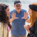 Marina Ruy Barbosa Instagram - Fuzuê pra mim é a prova de que quando a gente faz o que a gente ama, com gente do bem ao lado não tem como não ser muuuuito feliz. Eu cresci fazendo novelas, são 20 anos de carreira e sempre achei desafiante gravar tantas e tantas cenas por dia, durante tantos meses buscando a qualidade e a excelência - novela é para os fortes, acredite. Mas eu não poderia ter sido mais feliz com Preciosa. A sensação hoje é de que cada segundo de dedicação valeu a pena. Sempre serei grata a toda essa equipe, meus parceiros de cena, os diretores, autores e colaboradores que me entregaram essa personagem que me divertiu e me empolgou tanto. Dar vida e cores pra essa psico-perua foi maravilhoso! 🖤