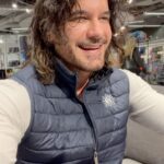 Mario Cimarro Instagram - Había una vez un papa tan orgulloso que olvidó que era su cumpleaños y salio a buscar regalos para su bebé !