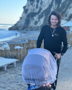 Mario Cimarro Instagram - Una sonrisa para iluminar tu día !