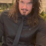 Mario Cimarro Instagram - Yo soy esa historia que sueñas La luna llena de una noche cualquiera La mirada que en tus ojos penetra Dos brazos sinceros y una promesa Yo soy tu alma reflejada en ese espejo Yo soy sobreviviente! Los Angeles, California