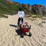 Mario Cimarro Instagram – Mejor vamos a inventar
 otro tiempo ,otro lugar,
una tierra por ejemplo,
de rocas y de azul,
con arenas
movedizas e inmóviles a la vez. 
Podemos inspirarnos 
en el mar, por supuesto.
El tiñe claves para todo,
eso se sabe.
Para respirar, 
para latir,
para vivir siempre 
siendo otro 
y el mismo. 
Como el sol ! #likethesun-shop Zuma Beach, Malibu Ca