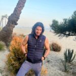 Mario Cimarro Instagram - El sentimiento canta, se encanta, crece y habla, construye y da luz. Dos simbolos comparten mundos al mundo, abren pilares de sol, Dos , hombre y mujer , escriben y reescriben toda la poesia. #likethesun-shop Laguna Beach, California