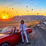 Mario Cimarro Instagram - Mi sed de poesia, tu șed de arte, son raices de la luna, y al fondo nuestro cielo. Cuando se nos acaba la luna del posible, florece este sol de ideales, y asi nunca estará vacío este cielo . Kapadokya