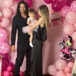 Mario Cimarro Instagram - Es increíble para nosotros pensar que ya haya pasado un año desde que te vimos nacer. Han sido 365 días de sorpresas y maravillosos momentos. Hoy queremos celebrar que eres una bebe sana, curiosa y cariñosa a la que adoramos. ¡La felicidad permanente llegó a esta casa un día como hoy! Aún eres muy pequeña, pero espero que cuando crezcas puedas leer este mensaje, y sentir el amor que tenemos por ti. Eres el orgullo de esta familia Bree ! La oportunidad de verte crecer durante este primer año, ha sido lo más hermoso que me ha pasado en la vida.