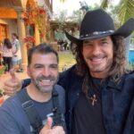 Mario Cimarro Instagram - Hasta pronto Colombia, me llevo un gran recuerdo de gente maravillosa, talentosa y comprometida, delante y detrás de cámaras ! Última toma , It’s a Wrap !! Villa De Leiva, Boyaca, Colombia