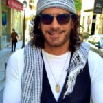 Mario Cimarro Instagram - soy esa historia que sueñas.. Tu rozando el cielo y yo , muriendo en tu deseo.