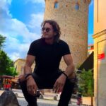 Mario Cimarro Instagram - Vivo de tu palabra y eternamente espero, llamarte mía como quien espera un tesoro. İstanbul Turkey