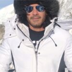Mario Cimarro Instagram - Me he despertado con el atrio derecho de un corazon, y no sé si es mi corazon o el tuyo.Late igual.