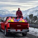 Mario Cimarro Instagram – ….y este año, como tantos niños se portaron bien que sumado a las tormentas de nieve , los reyes magos no dieron abasto y entonces le pidieron ayuda a Juan para que los ayudara a repartir los regalos en su camioneta mientras ellos se ocupan de lugares más remotos donde solo un mago puede llegar…. “porque los niños son los que saben querer , porque los niños son la esperanza del mundo”