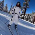 Mario Cimarro Instagram - Escribe en tu corazón que cada día es el mejor día del año ! Feliz Año Nuevo 2023 ! Happy New Year 2023 💥🥂🏔🎿❄️⛄️