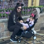 Mario Cimarro Instagram - And the Three Kings brought “The” famous Mouse just for baby Briana ! Porque ser Papá es .. como explicarle a alguien que no sabe nadar lo que se siente en el agua !