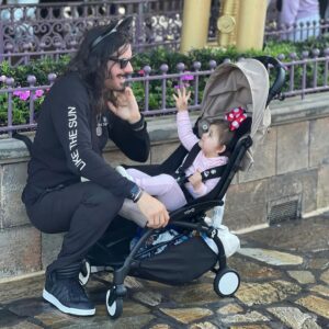 Mario Cimarro Instagram - And the Three Kings brought “The” famous Mouse just for baby Briana ! Porque ser Papá es .. como explicarle a alguien que no sabe nadar lo que se siente en el agua !