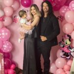 Mario Cimarro Instagram - Es increíble para nosotros pensar que ya haya pasado un año desde que te vimos nacer. Han sido 365 días de sorpresas y maravillosos momentos. Hoy queremos celebrar que eres una bebe sana, curiosa y cariñosa a la que adoramos. ¡La felicidad permanente llegó a esta casa un día como hoy! Aún eres muy pequeña, pero espero que cuando crezcas puedas leer este mensaje, y sentir el amor que tenemos por ti. Eres el orgullo de esta familia Bree ! La oportunidad de verte crecer durante este primer año, ha sido lo más hermoso que me ha pasado en la vida.