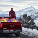 Mario Cimarro Instagram – ….y este año, como tantos niños se portaron bien que sumado a las tormentas de nieve , los reyes magos no dieron abasto y entonces le pidieron ayuda a Juan para que los ayudara a repartir los regalos en su camioneta mientras ellos se ocupan de lugares más remotos donde solo un mago puede llegar…. “porque los niños son los que saben querer , porque los niños son la esperanza del mundo”