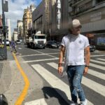 Mario Cimarro Instagram - Que bien sienta caminar temprano en estas campeonas calles .Que bien sienta admirar ese obelisco campeón , que satisfacción este Buenos Aires . Campeona capital del albiceleste campeón mundial ⚽️🏆🥇 Buenos Aires, Cap. Fed. - Argentina
