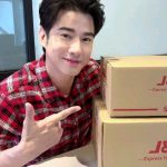 Mario Maurer Instagram - 11.11 โอ้ช้อปแล้ว ทุกคนช้อปแล้วยัง ไปช้อปกันแบบเพลินๆ แล้วให้ J&T Express ไปส่งพัสดุให้นะครับ📦😘 #JntExpressTH