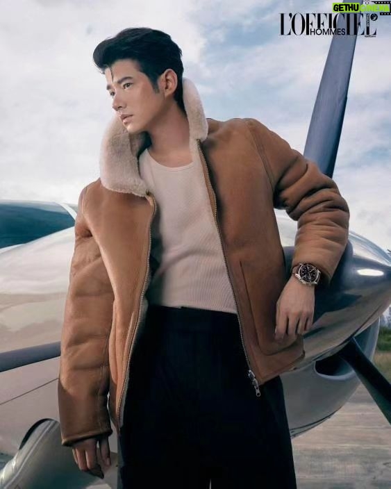 Mario Maurer Instagram - ส่งท้ายปลายเดือนกันยายน ด้วยความหล่อทุกองศาของหนุ่ม 'มาริโอ้ เมาเร่อ' ที่มาพร้อมกับเรือนเวลาในซีรีส์ Longines Spirit Flyback ผู้บุกเบิกฟังก์ชัน Flyback Chronographs จาก Longines ในดีไซน์สไตล์สปอร์ตที่แฝงด้วยความโก้หรูเหนือกาลเวลา ถ่ายทอดความคลาสสิกผ่านเฟรนด์ ออฟ ลองจินส์ ประเทศไทย บนปกดิจิทัล นิตยสารลอฟฟิเซียล ออมส์ ประเทศไทย ประจำเดือนกันยายน 2023 Photographer: Napat Gunkham Fashion Editor: Chanond Mingmit Co-Producer: Akeera Sasungnern Videographer: Katsara Leecharoen Make Up: Naruchat Jettanavilai Hair: Chanya Chumpalee Assistant Photographers: Similan Prangprasert / Phongsak Wethee Assistant Stylist: Rapeepan Jantaranipa #Longines #LonginesThailand #LonginesSpiritFlyback #Mario_mm38 #HommesThailand #LOfficielHommesThailand