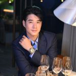 Mario Maurer Instagram - Longines เปิดตัวนาฬิกาไอคอนิกรุ่น “Conquest” จากความงดงามอันเรียบง่ายของโมเดลแรกในยุค 1950 สู่เวอร์ชั่นใหม่ล่าสุดที่นำเสนอในตัวเรือนสแตนเลสสตีล พร้อมชิ้นส่วนใหม่ที่สามารถต้านทานสนามแม่เหล็กได้เกินระดับมาตรฐาน ISO 764 ถึง 10 เท่า บนขนาดหน้าปัด 34 mm, 41 mm และเวอร์ชั่นโครโนกราฟ 42 mm ในดีไซน์สไตล์สปอร์ตที่แฝงด้วยความโก้หรูเหนือกาลเวลา ถ่ายทอดความคลาสสิกผ่านเฟรนด์ ออฟ ลองจินส์ ประเทศไทย @mario_mm38 มาริโอ้ เมาเร่อ และ @supassra_sp เก้า-สุภัสสรา ธนชาต ผู้สะท้อนนิยาม “Elegance is an attitude” อันเป็นหัวใจหลักของแบรนด์ ณ Villa Frantzén #LonginesThailand #LonginesConquest #EleganceisanAttitude @boss #BeYourOwnBoss