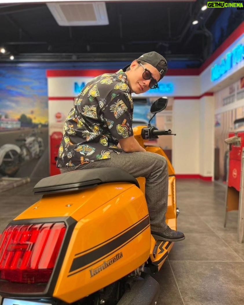 Mario Maurer Instagram - My Lambretta three hundred #lambretta
