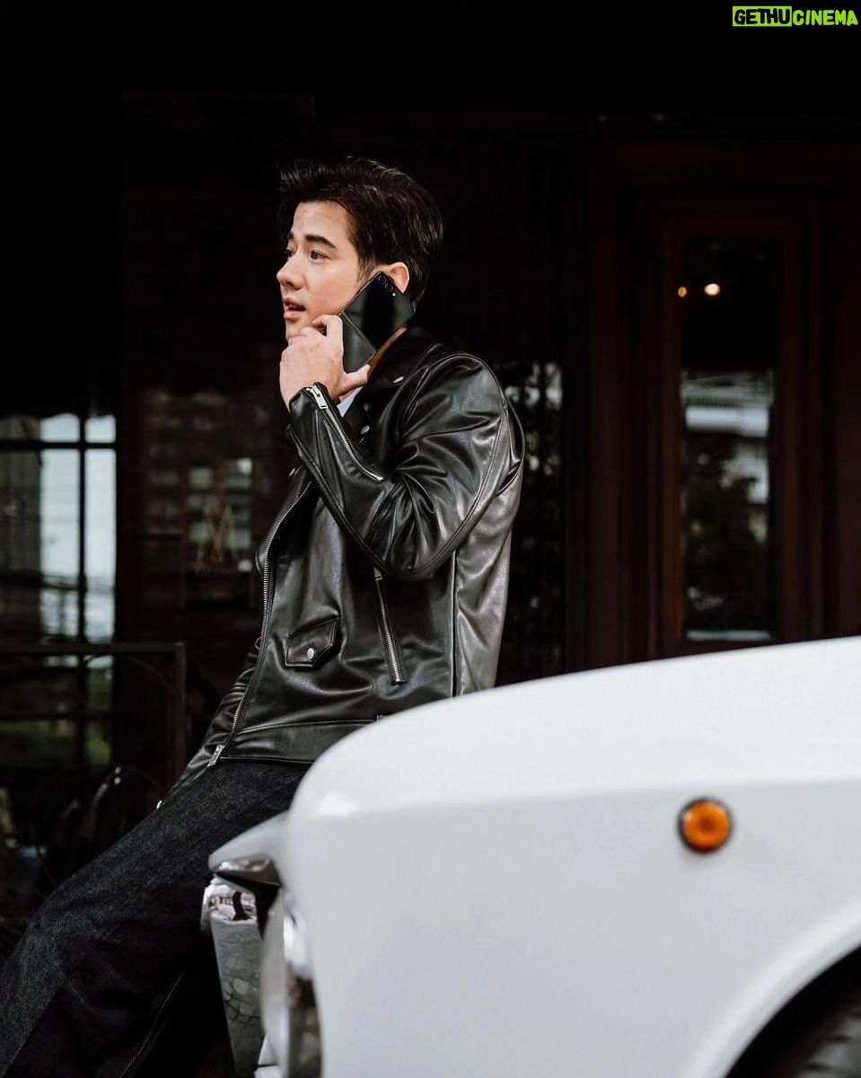 Mario Maurer Instagram - Let’s join the flip side Me and my Galaxy Z Flip5 #GalaxyZFlip5 #TeamGalaxy #joinTheFlipSide