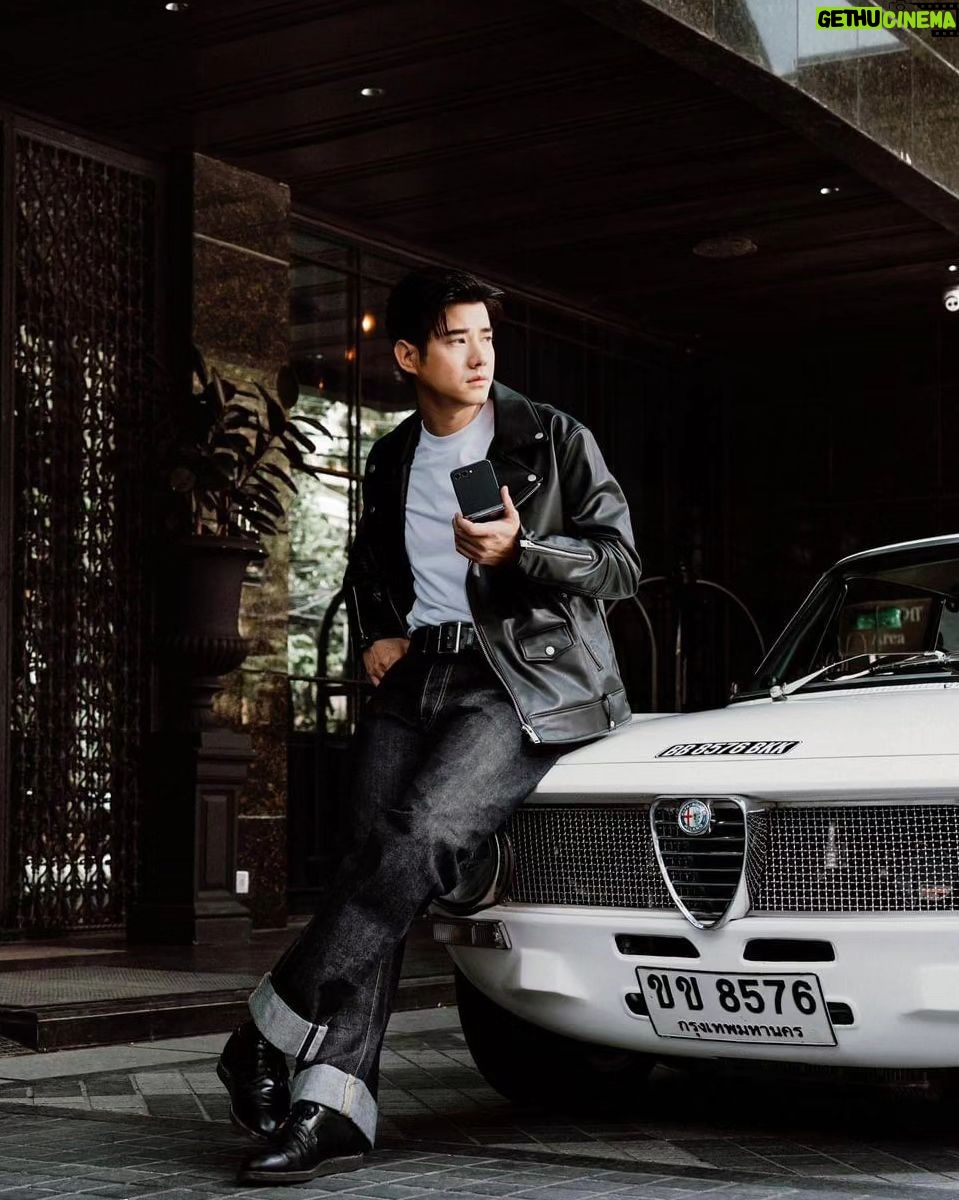 Mario Maurer Instagram - Let’s join the flip side Me and my Galaxy Z Flip5 #GalaxyZFlip5 #TeamGalaxy #joinTheFlipSide