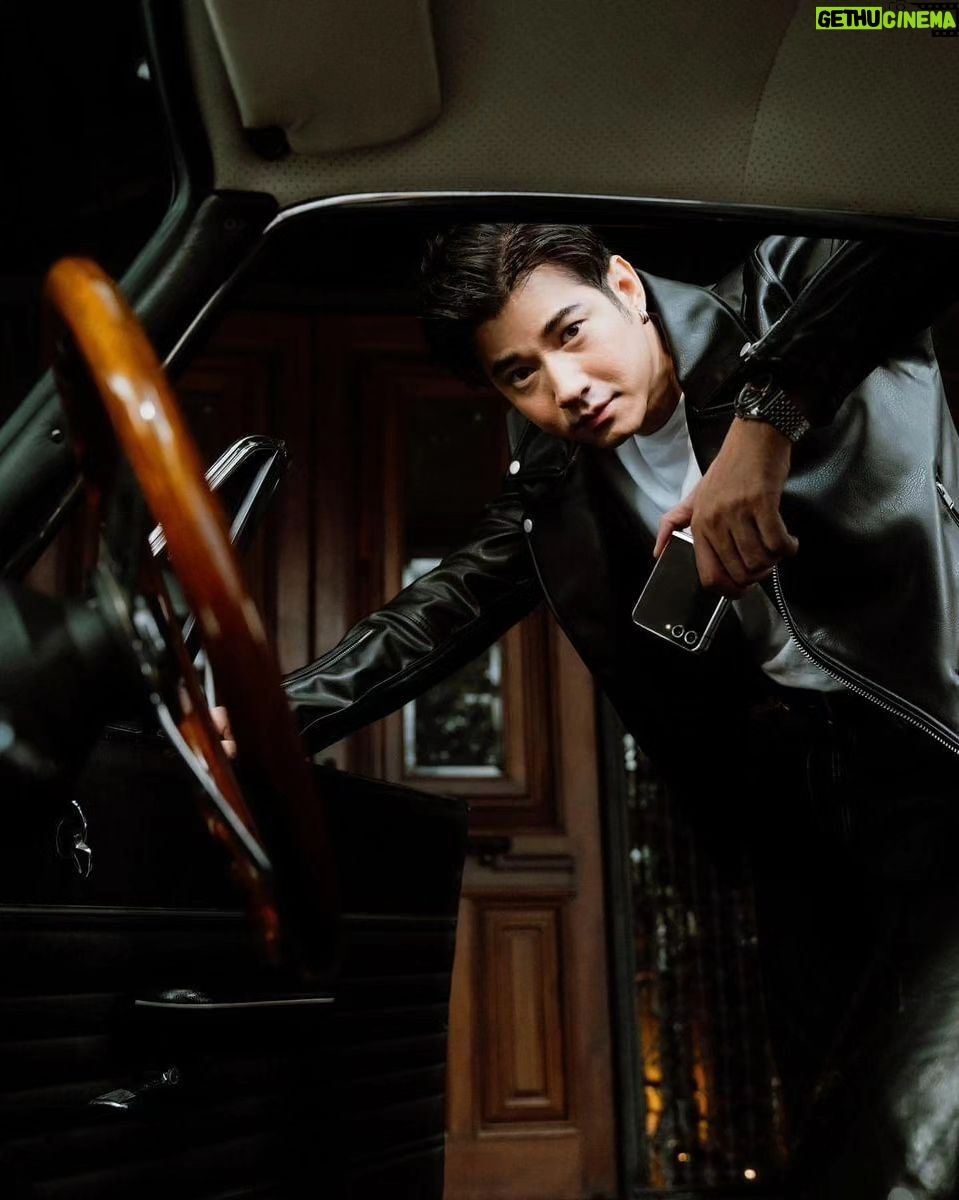 Mario Maurer Instagram - Let’s join the flip side Me and my Galaxy Z Flip5 #GalaxyZFlip5 #TeamGalaxy #joinTheFlipSide