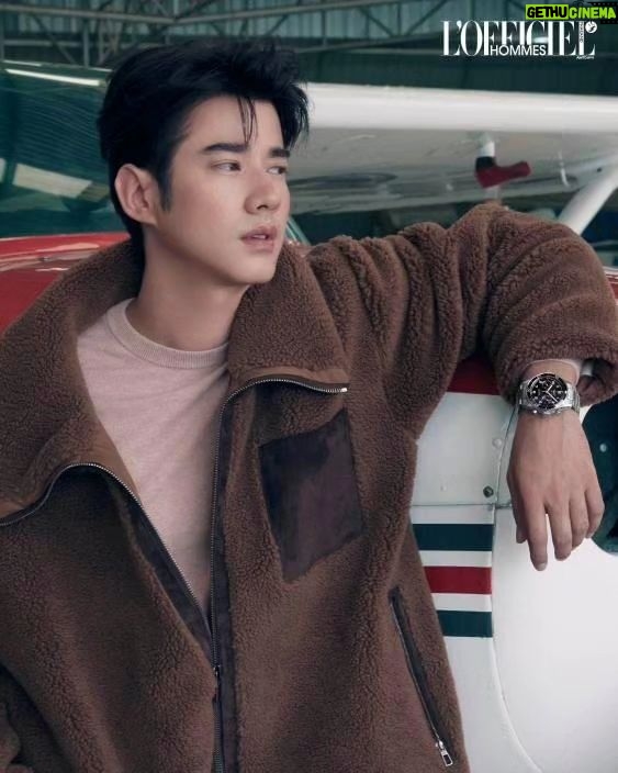 Mario Maurer Instagram - ส่งท้ายปลายเดือนกันยายน ด้วยความหล่อทุกองศาของหนุ่ม 'มาริโอ้ เมาเร่อ' ที่มาพร้อมกับเรือนเวลาในซีรีส์ Longines Spirit Flyback ผู้บุกเบิกฟังก์ชัน Flyback Chronographs จาก Longines ในดีไซน์สไตล์สปอร์ตที่แฝงด้วยความโก้หรูเหนือกาลเวลา ถ่ายทอดความคลาสสิกผ่านเฟรนด์ ออฟ ลองจินส์ ประเทศไทย บนปกดิจิทัล นิตยสารลอฟฟิเซียล ออมส์ ประเทศไทย ประจำเดือนกันยายน 2023 Photographer: Napat Gunkham Fashion Editor: Chanond Mingmit Co-Producer: Akeera Sasungnern Videographer: Katsara Leecharoen Make Up: Naruchat Jettanavilai Hair: Chanya Chumpalee Assistant Photographers: Similan Prangprasert / Phongsak Wethee Assistant Stylist: Rapeepan Jantaranipa #Longines #LonginesThailand #LonginesSpiritFlyback #Mario_mm38 #HommesThailand #LOfficielHommesThailand