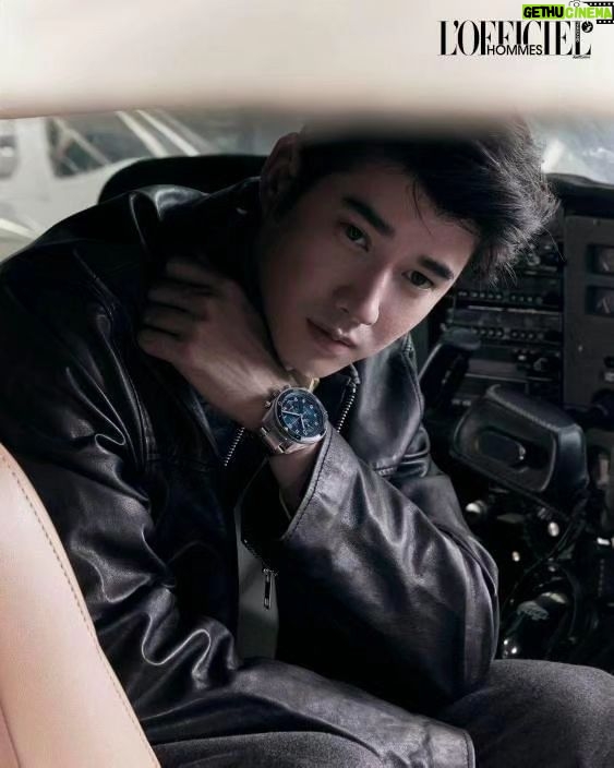 Mario Maurer Instagram - ส่งท้ายปลายเดือนกันยายน ด้วยความหล่อทุกองศาของหนุ่ม 'มาริโอ้ เมาเร่อ' ที่มาพร้อมกับเรือนเวลาในซีรีส์ Longines Spirit Flyback ผู้บุกเบิกฟังก์ชัน Flyback Chronographs จาก Longines ในดีไซน์สไตล์สปอร์ตที่แฝงด้วยความโก้หรูเหนือกาลเวลา ถ่ายทอดความคลาสสิกผ่านเฟรนด์ ออฟ ลองจินส์ ประเทศไทย บนปกดิจิทัล นิตยสารลอฟฟิเซียล ออมส์ ประเทศไทย ประจำเดือนกันยายน 2023 Photographer: Napat Gunkham Fashion Editor: Chanond Mingmit Co-Producer: Akeera Sasungnern Videographer: Katsara Leecharoen Make Up: Naruchat Jettanavilai Hair: Chanya Chumpalee Assistant Photographers: Similan Prangprasert / Phongsak Wethee Assistant Stylist: Rapeepan Jantaranipa #Longines #LonginesThailand #LonginesSpiritFlyback #Mario_mm38 #HommesThailand #LOfficielHommesThailand