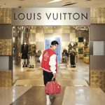 Mario Maurer Instagram – It’s time to golden shine! 
พบกับป๊อปอัพ สโตร์ที่โดดเด่นด้วยลายตารางหมากรุก Damier สีทองจากคอลเลกชัน Spring/Summer 2024 ของ Louis Vuitton ได้แล้ววันนี้ที่ สยามพารากอนและเซ็นทรัล ภูเก็ต ฟลอเรสต้า @louisvuitton