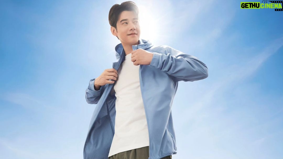 Mario Maurer Instagram - โอ้สนุกกับชีวิตกลางแดดได้อย่างเต็มที่ ☀️ เพราะโอ้ใส่เสื้อกันยูวี @UniqloThailand ที่ใส่ #สบายทุกที่กันยูวีทุกวัน ช่วยปกป้องโอ้จากยูวีทันทีที่ใส่ใน 1 วิ ได้มากกว่า 90% และยังใส่สบายยิ่งขึ้นด้วยเทคโนโลยีผ้าดรายเอ็กซ์ ให้โอ้รู้สึกแห้งสบายตลอดวัน 🛒ช้อปได้แล้ววันนี้ที่ร้านยูนิโคล่ทุกสาขาและออนไลน์สโตร์นะครับ #UniqloUVProtection #เสื้อกันยูวี