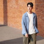 Mario Maurer Instagram - โอ้สนุกกับชีวิตกลางแดดได้อย่างเต็มที่ ☀️ เพราะโอ้ใส่เสื้อกันยูวี @UniqloThailand ที่ใส่ #สบายทุกที่กันยูวีทุกวัน ช่วยปกป้องโอ้จากยูวีทันทีที่ใส่ใน 1 วิ ได้มากกว่า 90% และยังใส่สบายยิ่งขึ้นด้วยเทคโนโลยีผ้าดรายเอ็กซ์ ให้โอ้รู้สึกแห้งสบายตลอดวัน 🛒ช้อปได้แล้ววันนี้ที่ร้านยูนิโคล่ทุกสาขาและออนไลน์สโตร์นะครับ #UniqloUVProtection #เสื้อกันยูวี