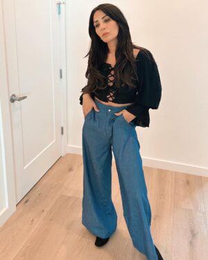 Marisol Nichols Instagram - If I had a uniform it would be jeans and black top. 🖤 #OOTD