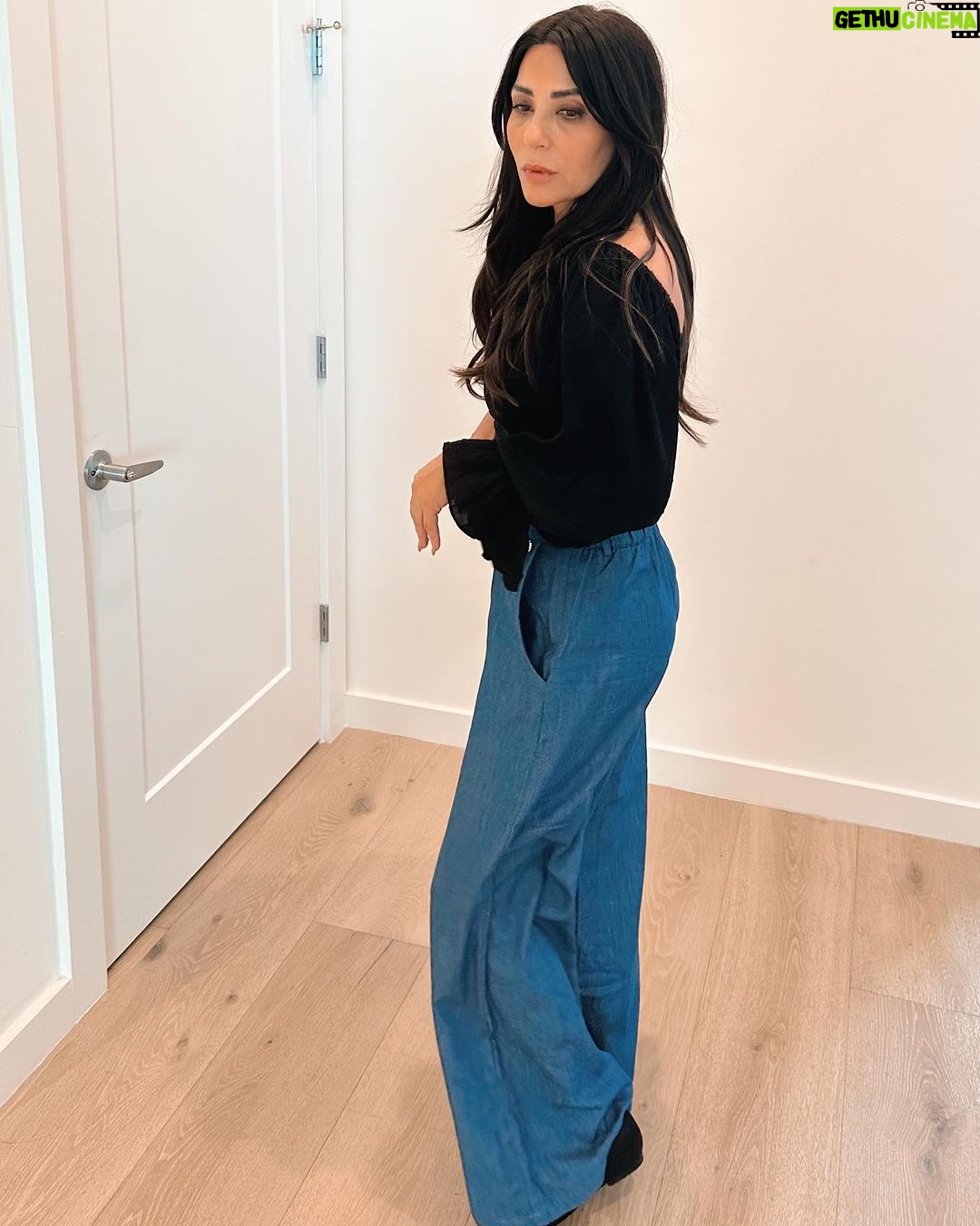 Marisol Nichols - 40.9K Likes - If I had a uniform it would be jeans and black top. 🖤 #OOTD
