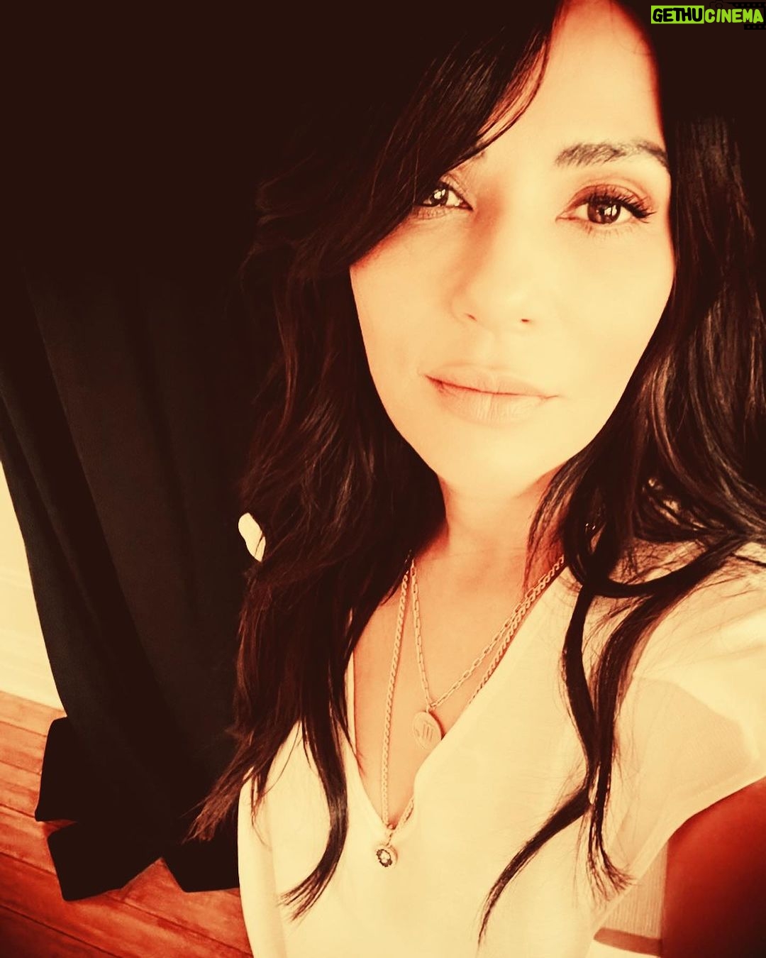 Marisol Nichols Instagram - Sunny side up 💛