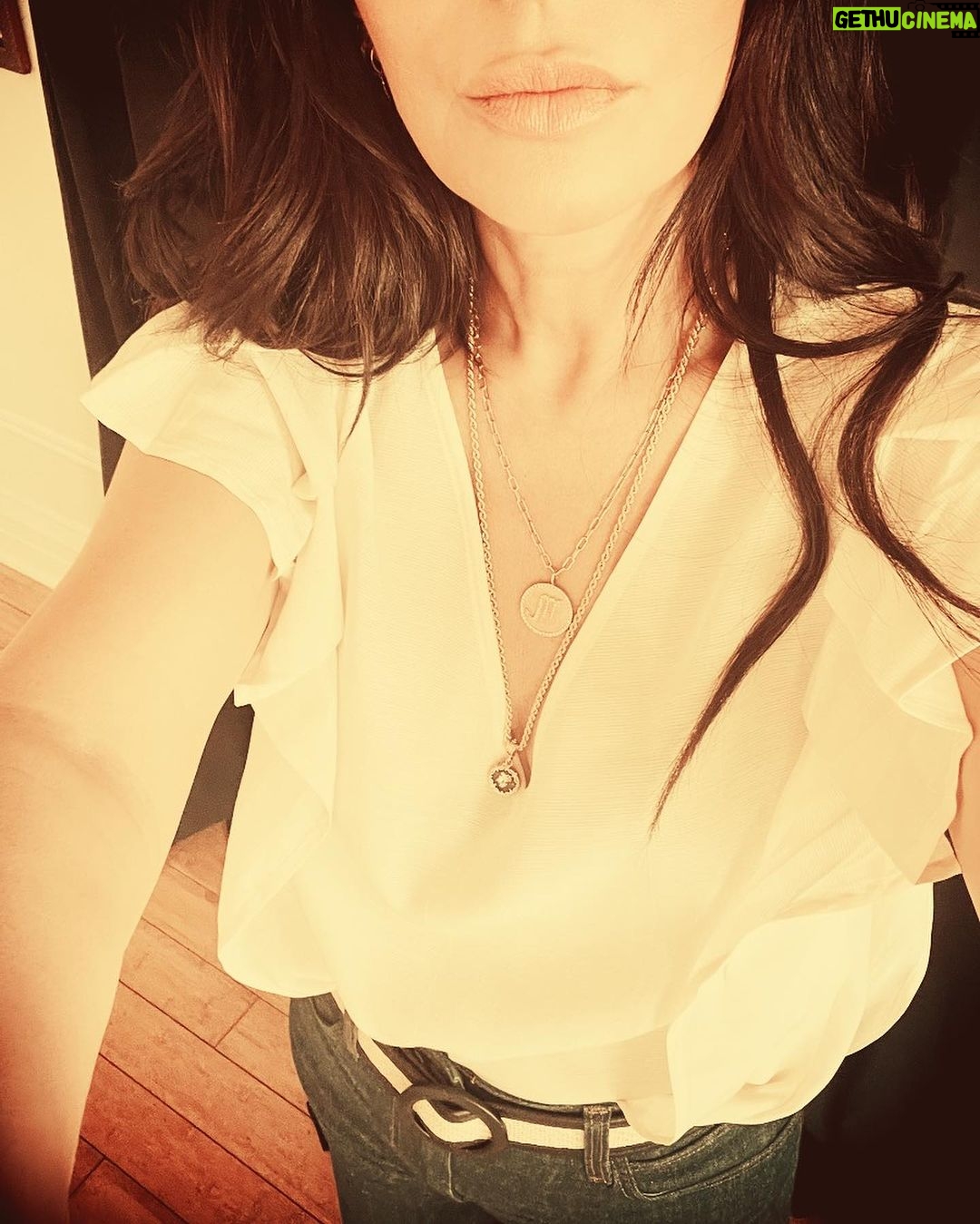 Marisol Nichols Instagram - Sunny side up 💛