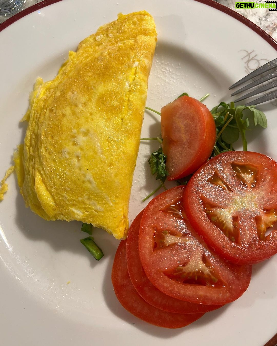 Marisol Nichols Instagram - 🍳 What’s your favorite breakfast? Let me know in the comments below ⬇️