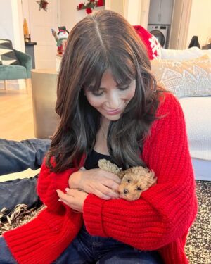 Marisol Nichols Instagram - Christmas came early!!! 🌲🌲🌲

Meet Butterscotch ♥️🐶♥️

I’m overwhelmed with happiness! 

#puppy #christmaspuppy #dogsofinstagram